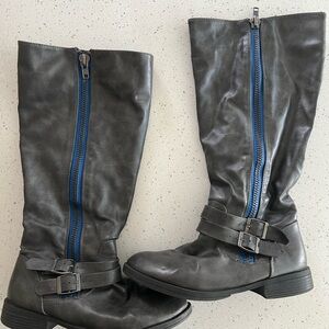 Stylish Gray Leather Boots with Blue Accents